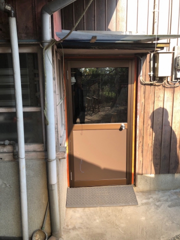 小郡市　Ｉ様　木製ドアアルミ框ドアへ取替え工事
