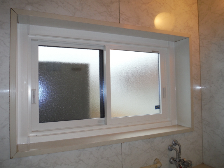 浴室の窓が寒すぎて・・暖かい樹脂窓へ交換！